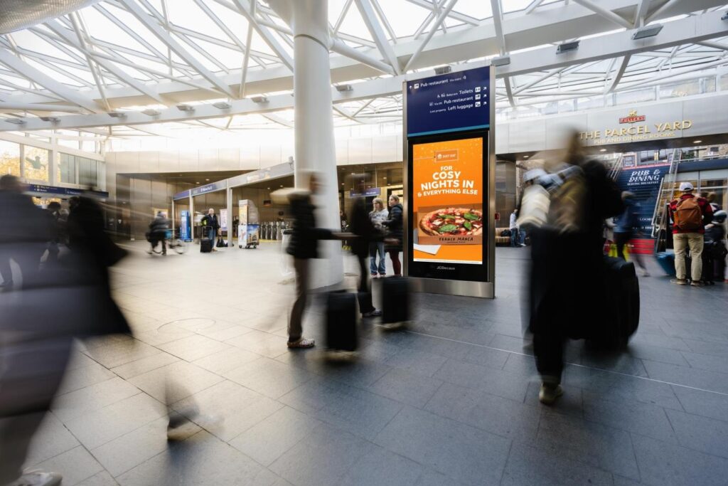 AIrport DOOH screens