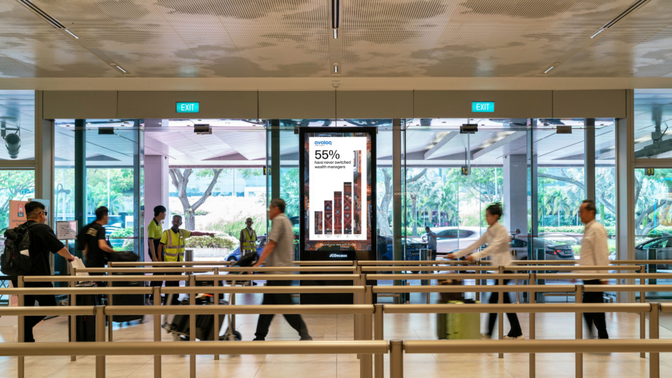 Avaloq-DOOH-Campaign-Displayce